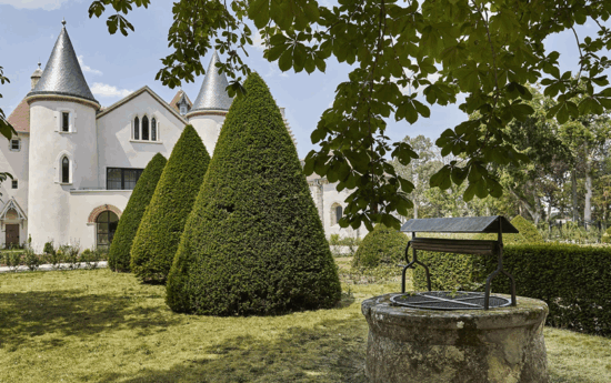 Déjeuner en terrasse cet été au Château Saint Jean à Montluçon